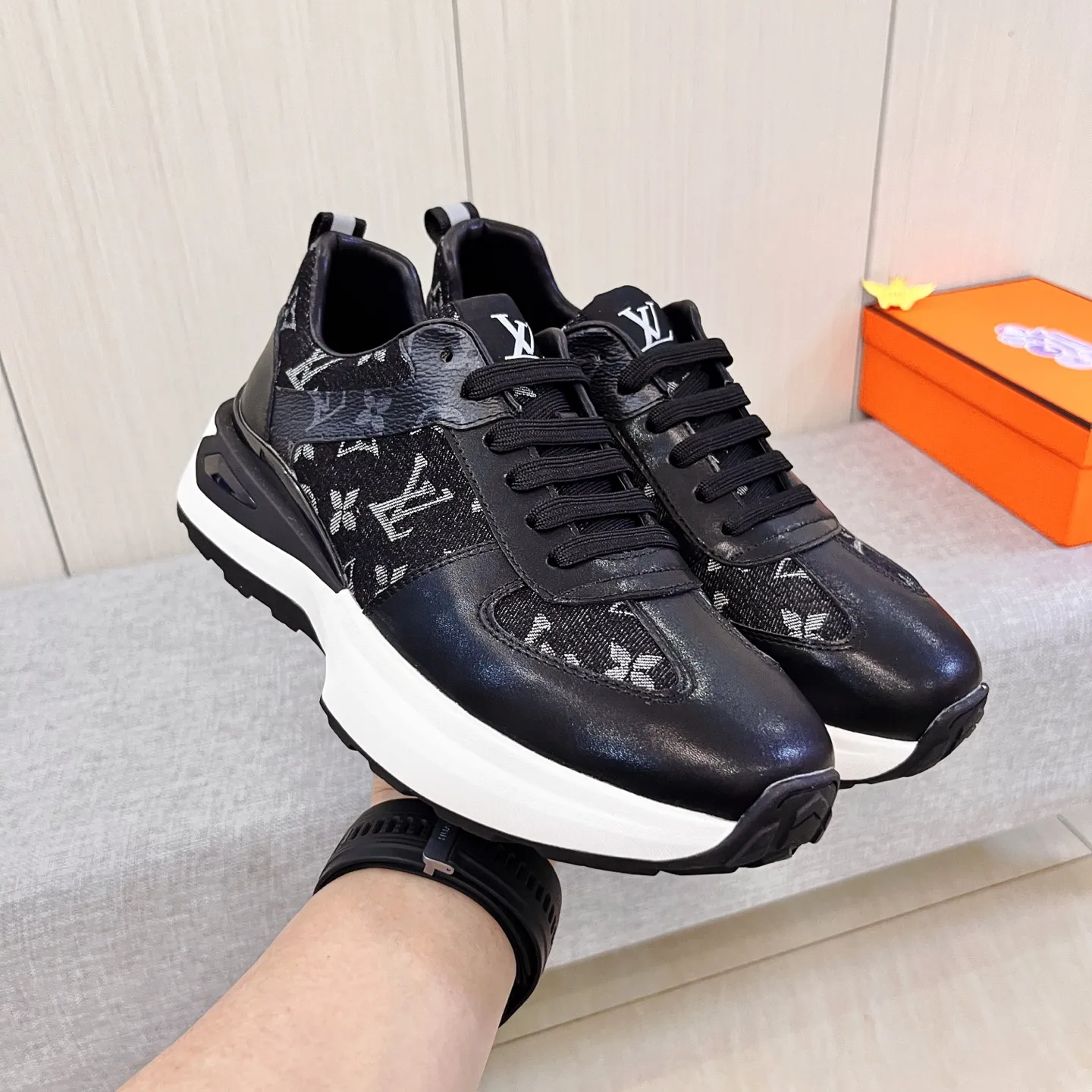 🚘🚘Factory batch 460 men's shoes💰[LV]🔥Louis Vuitton high-end men's shoes brand official website 1:1 latest masterpiece: the upper is made of Italian imported first-layer cowhide with a comfortable and breathable lining➕original non-slip and wear-resistant outsole🔥, making walking more convenient and comfortable! An exclusive new model, a stunning work, a beautiful 1:1 replica [color] compared to the official quality! Create a fashionable personality to set off your uniqueness! A must-have for trendy men! Classic 🔥Size: 38-44 Color: 🔥 2⃣️colors available🔥.